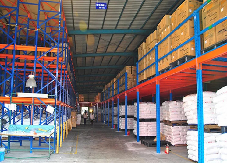 閣樓貨（huò）架