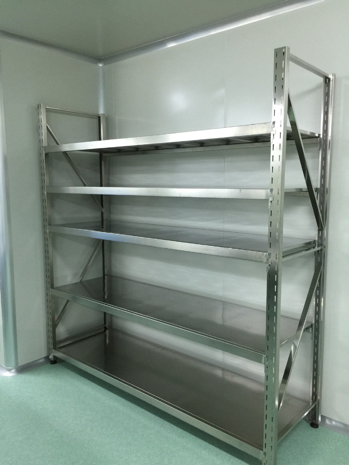 不（bú）鏽鋼貨架